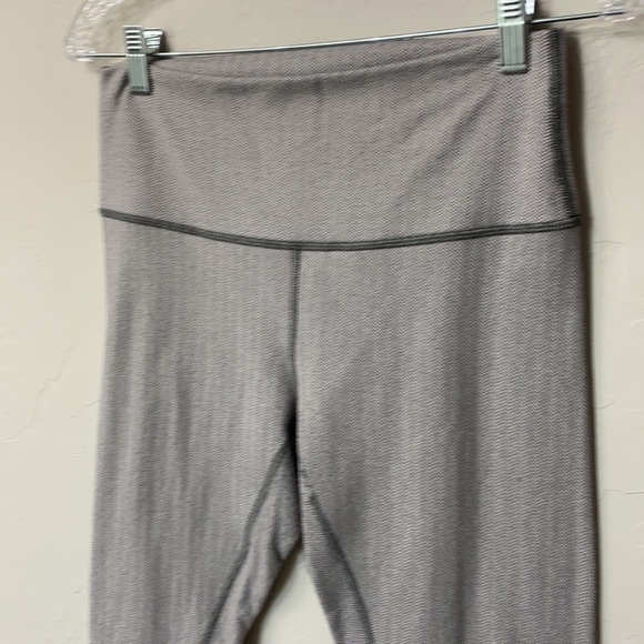 Lululemon grey pattern crop pants size 8 - Picture 4 of 12